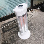 ラーメン二郎 - 追加された入口付近のヒーター