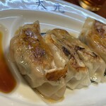 大元 - タレを入れる区画が左側にある皿を初めて見た。左利き用なのかな？^_^