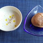 tsukaru - 料理写真:菊芋ポタージュと地元小麦のパン