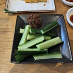 かき左右衛門 - 味噌きゅうり(385円)