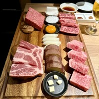やきにくグレート 神田店 - 東京X(豚肩ロース)、山形牛(シャクシステーキ、大三角ステーキ、中ミスジ)