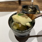 273699325 - 