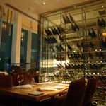 銀座 シェ・トモ - 2009/11　カウンター横のテーブル席。