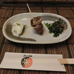 あうん酒房 楽 - 胡麻豆腐・ツブ貝・ほうれん草胡麻和えの先付