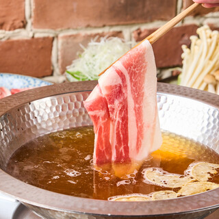 「和食の達人」吉岡博彰氏が考案した自家製黄金出汁の豚しゃぶ！