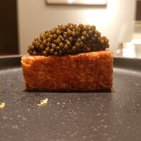 スリオラ - 軽く燻したキャビアとミルクのトリハ
