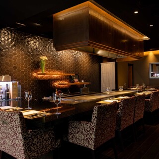 【目の前で職人の技を楽しめる】カウンター席で大人なデート