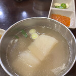부촌육회 - 牛肉と大根のスープ。優しくて滋味深い味わい。これも好き。