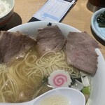 煮干しのビリー - 左上ライス100円、チャーシュー3枚