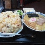 久美食堂 - 炒飯・半ﾗｰﾒﾝ定食 950円