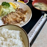 たかやす - ポークソテー定食@1,000円　肉が美味い！油が甘い！タレの醤油がキリリと立って、トンテキとは違う方向性で、脂の甘さを際立たせているんだろうなぁ！米がワシワシ・グビグビ進んでしまう！