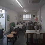 天津 - 内観写真:店内のテーブル客席です