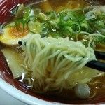 六角 - 六角醤油らーめんの麺