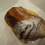 パンやきどころ RIKI - いよかんとアーモンド ￥216