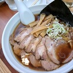 ゆたか屋 - 美しい盛付け、スープ、麺、チャーシュー、メンマの全てがウマイ
