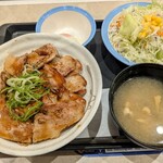 松屋 - ご飯大盛り無料です。