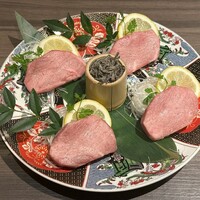 極上松阪牛霜降り厚切りタン元ステーキ