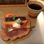 サンテボーノ花房 - 気まぐれスイーツ～本日の生チーズケーキ・コーヒー（hot）