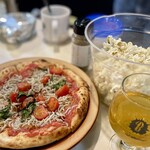 チアーズサバビ - シラスとタコのラグーのピッツァ