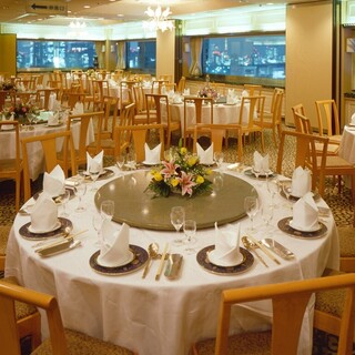 接待や会食、お祝いの席や同窓会など様々なシーンで。