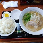 餃子屋七星 - ラーメンランチ（鶏白湯塩ラーメン）（ご飯中）