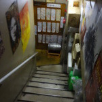 富士屋本店 - 地下へ下りる階段