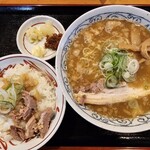 なひゃんず食堂 - 料理写真:とんこつ煮干しラーメン＋アブラごはん　900＋200円