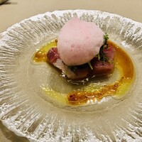 Maison DIA Mizuguchi - ハマチにビーツの泡、泡の下には昆布やニラが隠れていました