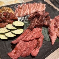近江うし 焼肉 にくTATSU 青山本店 - 