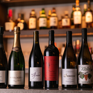 フランスやイタリアを中心に少量生産の希少なワインをご用意