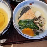 博多水たき 濱田屋 くうてん - この鮭と野菜の炊いたのすっごく美味しいんです