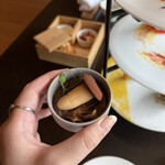 ザ・リッツ・カールトン日光 - バターで炒めた舞茸が入ったキノコ型チョコ