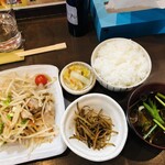 家庭料理居酒屋 よってって - ♪豚肉ともやし炒め定食 ¥700