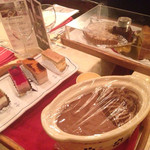 シェ・ピエール - デザートを持って来て見せてくれるのでそこから選びます