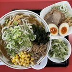 ラーメン もっけだの - 『白味噌豚骨ラーメン＆辛味噌＆ネギ＆トッピング全盛り』