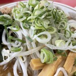 ラーメン もっけだの - 『白味噌豚骨ラーメン』のトッピング