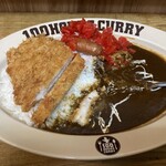 HUNGRY CURRY BY100時間カレー - 手仕込みロースカツカレー¥890(税込)ソーセージトッピング