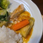 キッチン ブルー グローブ - 茄子、人参を添えて