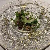 SAMURAI dos Premium Steak House 八重洲鉄鋼ビル店 - デトックスサラダ　有機野菜をたっぷり使いオリーブオイルで仕上げたサラダ、ハンバーグ前にスッキリ