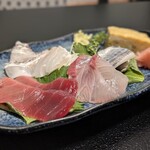 新富寿し - 刺身盛り合わせ（マグロ、カンパチ、イワシ、真鯛、玉子焼き）