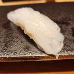 鮨 こしかわ - イカ！隠し包丁で甘いし柔らかい。お塩で。