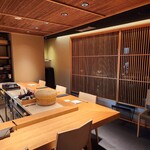 鮨 こしかわ - 個室内。個室にトイレまで完備は嬉しい！