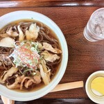 肉そば　十三 - 料理写真:肉そば　綺麗な盛り付け