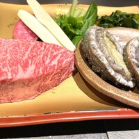 新宿 鉄板焼き YOKOTA - 岩毛県産黒毛和牛＆岩手県産アワビ