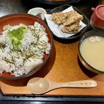 JAPANESE RESTAURANT 食楽 たざわこ - 唐揚げ2つと釜揚げしらす丼　1,210円(税込)