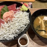 海鮮居酒屋あいち - 丼と味噌汁