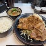 まるやま食堂 - リブロースしょうが焼き定食（豚汁）¥2,300