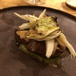 forare - 白菜焼きと生、煮た3種が楽しめるもち豚肉の下は