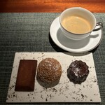 蒼 - 小菓子シュークリーム、カヌレ、フィナンシェ、コーヒー