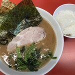 ラーメン成瀬家 - らーめん並850円　ライス小100円